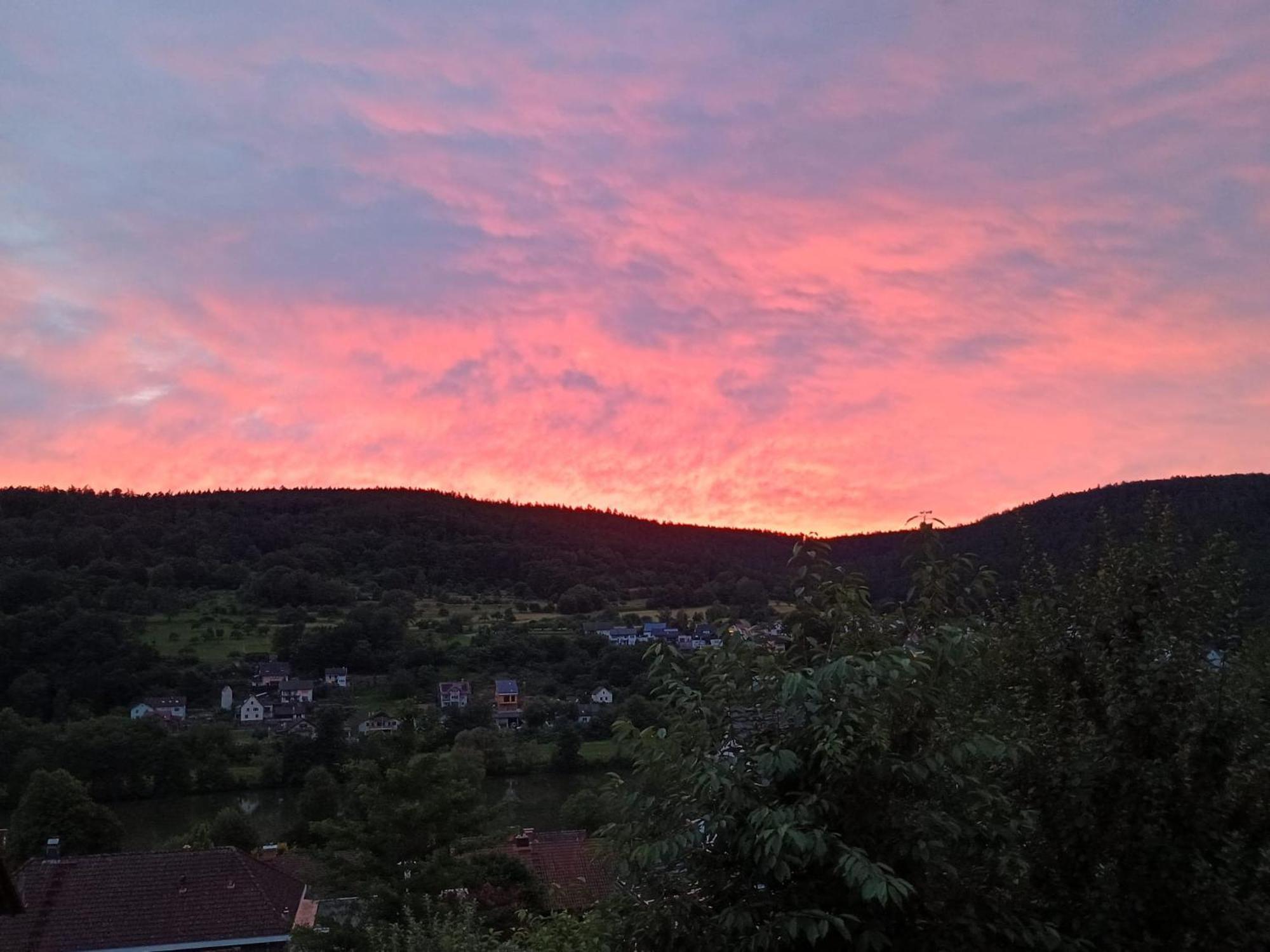 Sleep&Chill - Ruhige Uebernachtung Mit Main-Blick Apartamento Neustadt am Main Exterior foto